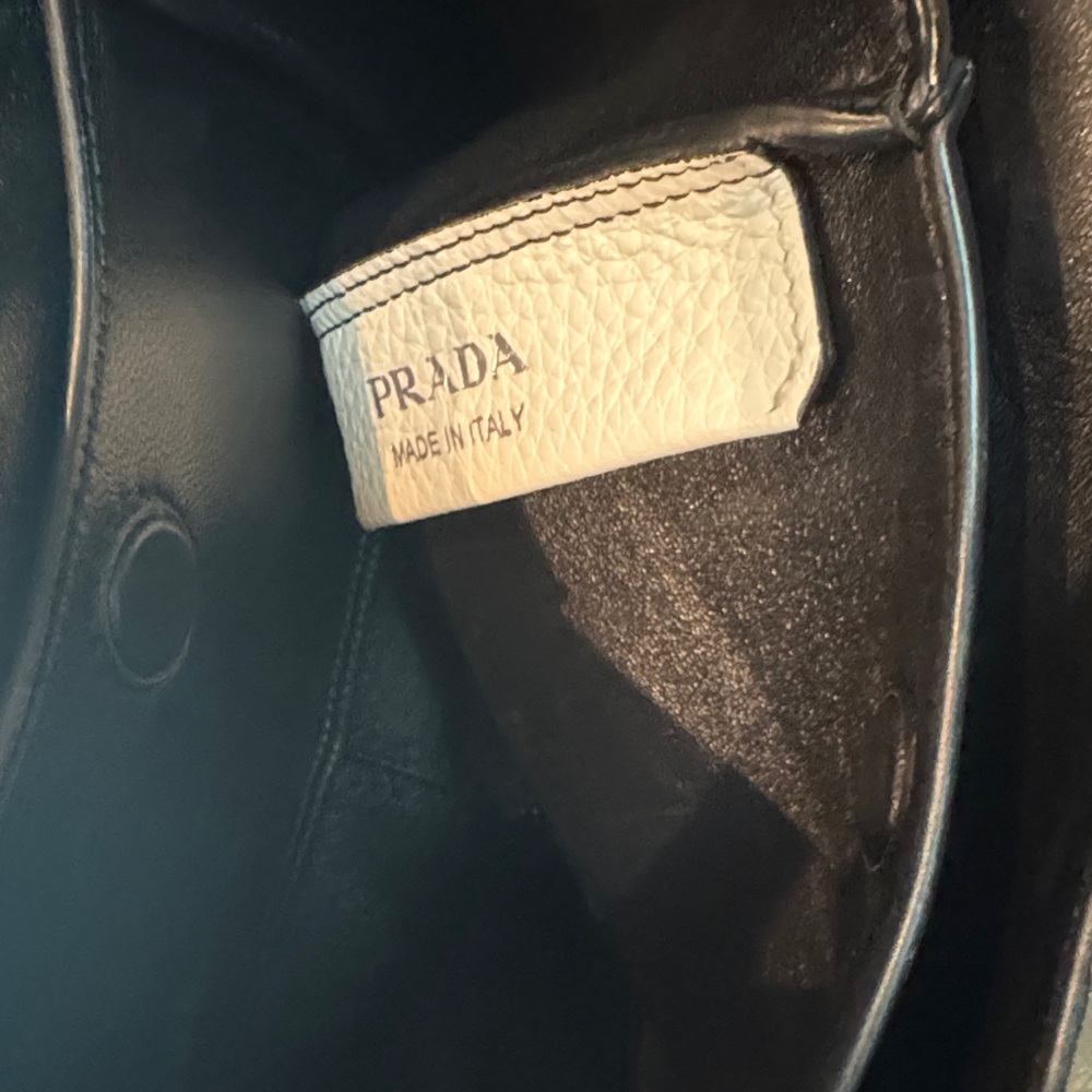 Prada small leather tote bag - Picture 4 of 4